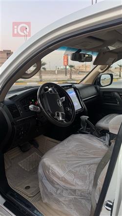 تۆیۆتا لاند کروزەر